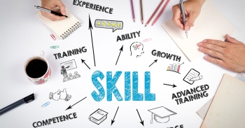 KỸ NĂNG CẦN CÓ CHO SINH VIÊN HỌC THƯƠNG MẠI ĐIỆN TỬ